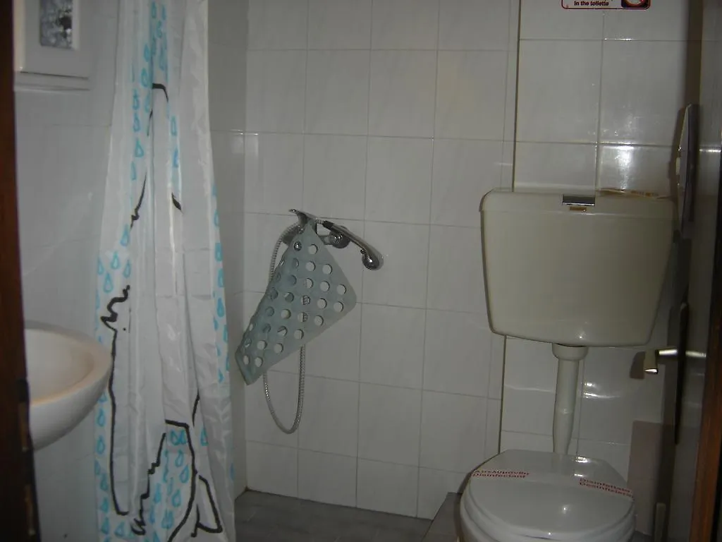 فندق مبيت وإفطار نيا موذانيا Rooms Thalia